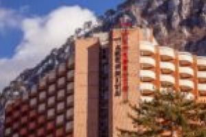 Întoarcerea la apă. Izvor miraculos la Afrodita Resort & Spa Băile Herculane şi noi terapii wellness!