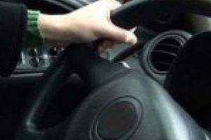 Un tanar de 16 ani i-a furat masina tatalui sau si a iesit pe drumurile publice la plimbare