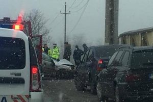 FOTO – Accident pe Calea Șurii Mici. Trafic alternativ