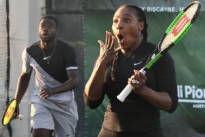 Simona Halep, lovita cu mingea de tenis de Serena Williams. Ce reactie a avut apoi americanca (galerie foto)
