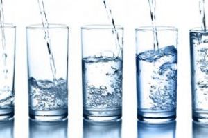 Ce spune Mihaela Bilic despre consumul de apă. Cât de bună e regula doi litri de apă pe zi