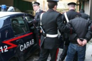 Scene SCANDALOASE provocate de doi români în Italia. Au TĂIAT pe FAŢĂ un POLIŢIST