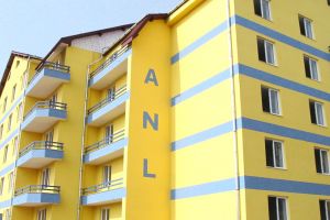 Se pot depune cereri pentru închirierea a două locuinţe pentru tineri în blocul ANL din Aiud