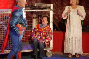 PREMIERĂ LA TVR: „CIRCUL MATTEO”, O COMEDIE NEAGRĂ DESPRE TEHNICA MANIPULĂRII