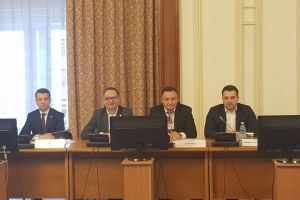 Primarul Daniel Baluta din Vaideeni, alaturi de parlamentarii PSD, Popa si Matei, in Parlamentul Romaniei