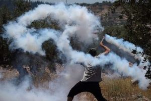 GAZ LACRIMOGEN în Parlament, într-un moment-cheie. PANICĂ printre deputaţi după LOVITURA OPOZIȚIEI