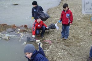 Elevii hunedoreni, informaţi despre importanţa vitală a apei