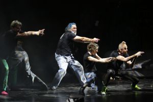 Premiere şi spectacole de succes pe scena teatrului arădean, în luna aprilie