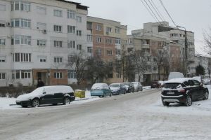 Vine din nou zăpada. Bacăul sub cod galben de ninsoare!