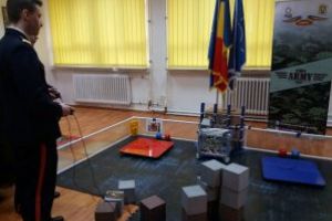 Alba: Robot capabil să execute mai multe sarcini, conceput de ArmyBot, un grup de liceeni militari