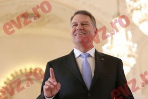 Klaus Iohannis, surprins la Teatrul Naţional