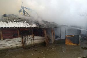 Incendiu puternic la anexa unei case din localitatea timiseana Ghilad