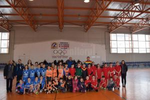 Şcoala Gimnazială ,,Ion Creangă” Suceava a devenit campioană judeţeană la minihandbal ...