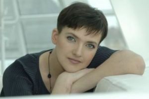 Pentru că EROINA Nadia Savcenko a planificat un ATAC în Parlament, deputaţii NU mai au voie cu ARME în AULĂ