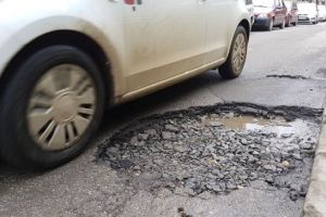 Asfaltarea soare n-are! Sondaj marca Robu: vreti sa se faca plombari pe vreme rea sau nu?