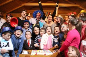 Petrecere pentru 23 de copii care suferă de autism şi sindrom Down