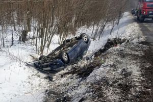 Accident la Valea Budului: Un BMW a ajuns în şanţ