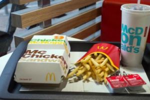 A MÂNCAT 25 de ani NUMAI la McDonald’s şi arată cum arată... Unii ar spune că este încă uman, alţii... FOTO VIRALĂ