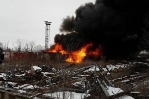 Incendiu violent In municipiul Ploiesti, pe platforma fostei rafinarii Astra. Pompierii chemati in ajutor (galerie foto)