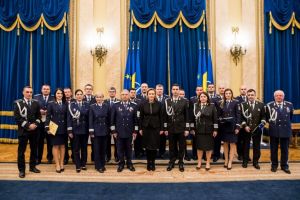 Premiile pentru Politistul Anului“, acordate cu ocazia Zilei Politiei Romane. Emblema de Onoare“ oferita post-mortem politistului injunghiat mortal in Gara Suceava