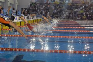 TÂRGOVIȘTE:  Record de participare la „Cupa Primăverii” la înot. Bazinul este închis, sâmbătă, pentru public