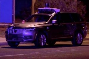 Momentul în care o maşină autonomă Uber accidentează mortal o femeie - VIDEO