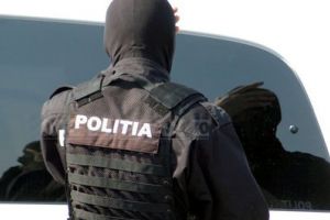 Droguri descoperite în trafic şi în urma unei percheziţiiȚII