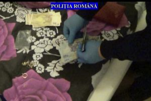 VIDEO de la perchezitiile politistilor la ghicitoare si hoti de buzunare din Ploiesti