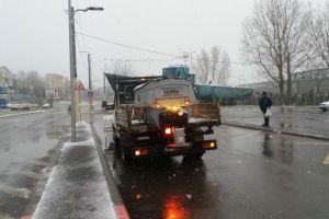 Constanta sub cod galben de vreme rea. Utilajele de deszapezire actioneaza pe arterele rutiere din municipiu