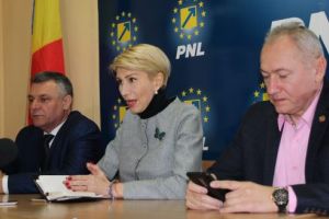 Raluca Turcanu, la Deva: „Tot ce se întâmplă astăzi negativ în România a fost generat de această guvernare”
