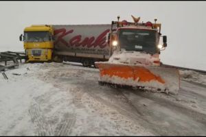 Autostrada A2 Bucuresti-Constanta, inchisa dupa ce un TIR a derapat (galerie foto+video) 