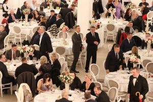 Chef cu de-a sila: Primarii PSD au fost obligaţi să populeze Balul Primăverii organizat de tovarăşele din partid