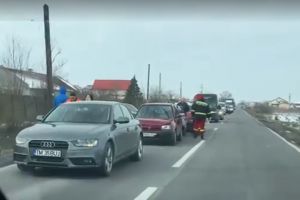 Accident provocat de un sofer care a intrat in masinile care asteptau la bariera, la Sacalaz 