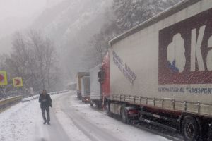 FOTO – Trafic aglomerat pe Valea Oltului. Coloane de 15 kilometri