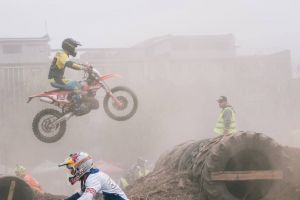 Senzaţii TARI în Munţii Zărandului! Peste 400 de participanţi din TOATĂ Europa se vor întrece în Arad pentru titlul de „King of the Hill 2018”