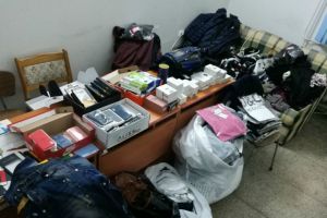 Marfa contrafacuta, descoperita in autoturismul unui constantean. Bunurile, confiscate