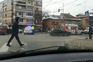 Accident provocat de o soferita care a virat la stanga, desi nu avea voie