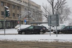 VIDEO FOTO – Sibiul blocat de nămeţi. Imaginile din trafic sunt elocvente