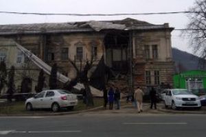 Dezastru: O parte dintr-o cladire din Baia Mare s-a prabusit (FOTO)