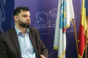 Primarul Adrian Dobre, luat cu asalt de ploiesteni. 