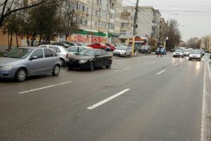 Accident rutier pe strada Soveja din Constanta, la trecerea de pietoni. O persoana ranita