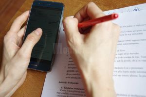 Unui elev al Colegiului „Mihai Băcescu” Fălticeni i-a sunat telefonul în timpul probei ...