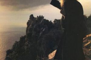 Puternici sunt cei care locuiesc între oameni