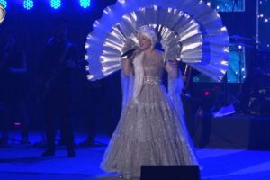 Spectacol incendiar, cu o tematică inovatoare, oferit de Loredana publicului sucevean