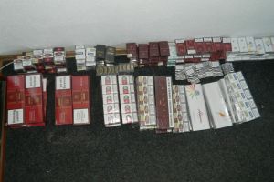 Constanta. Patru persoane, surprinse in flagrant de jandarmi in timp ce incercau sa vanda tigari 