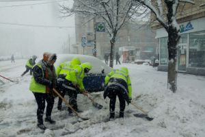 Angajatii SGU au iesit la deszapezit