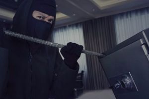 Casa de schimb jefuită peste drum de Parchet, în Chişinău Criş. Hoţii au luat seiful pe sus