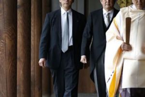 Blestemul românesc îl ajunge, din nou, pe Shinzo Abe prin soţia sa