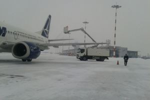 Noi zboruri decalate pe Aeroportul Sibiu din cauza ninsorii