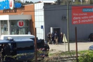 Luarea de ostatici din Franţa s-a încheiat: Atacatorul a ucis două persoane, înainte de a fi lichidat de trupele speciale